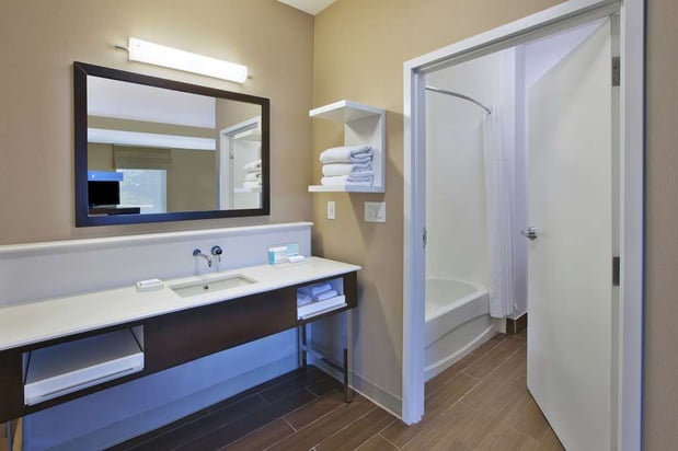Images Hampton Inn Commerce Novi