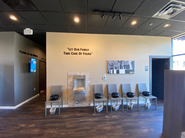 Images 100% Chiropractic - Monument