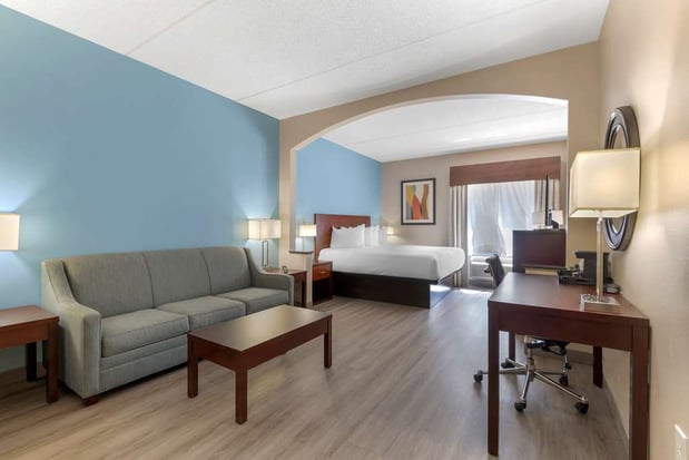 Images Best Western Plus Suites-Greenville