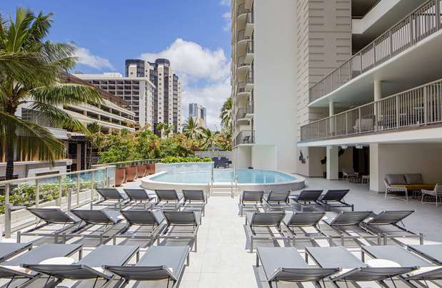 Images Hilton Garden Inn Waikiki Beach
