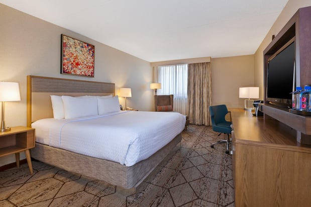 Images Crowne Plaza Columbus North- Worthington by IHG