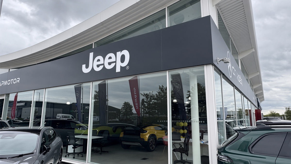 Evans Halshaw Jeep York exterior