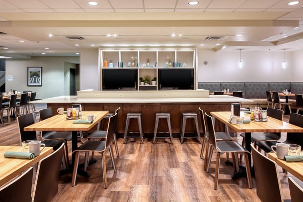 Images Holiday Inn & Suites Atlanta Airport-North by IHG