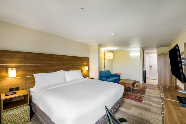 Images Holiday Inn Express & Suites Columbus by IHG