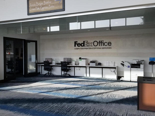 Images FedEx Office Print & Ship Center