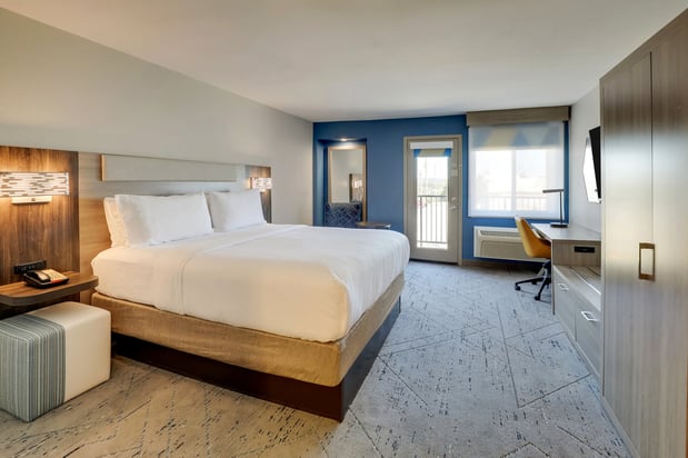 Images Holiday Inn Express & Suites Branson 76 Central by IHG