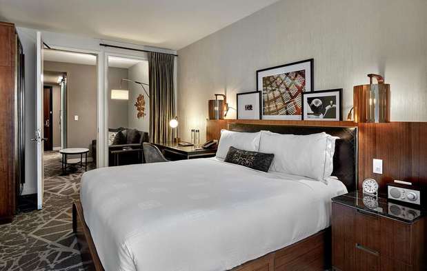 Images LondonHouse Chicago, Curio Collection by Hilton