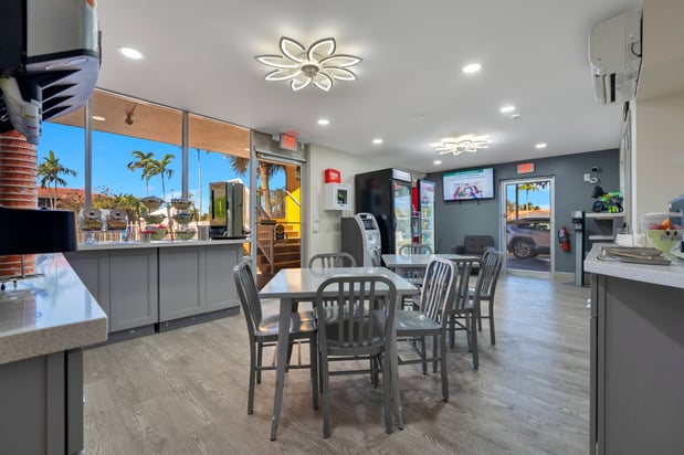 Images Quality Inn & Suites Airport Cruise Port Hollywood