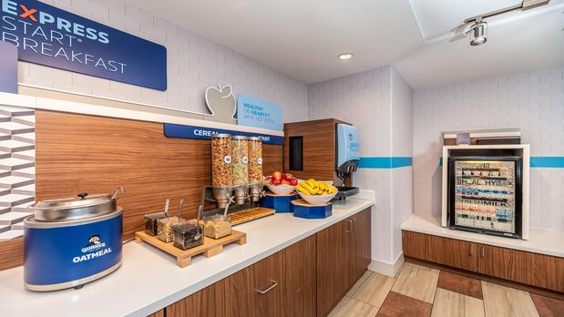 Images Holiday Inn Express & Suites Fremont - Milpitas Central by IHG