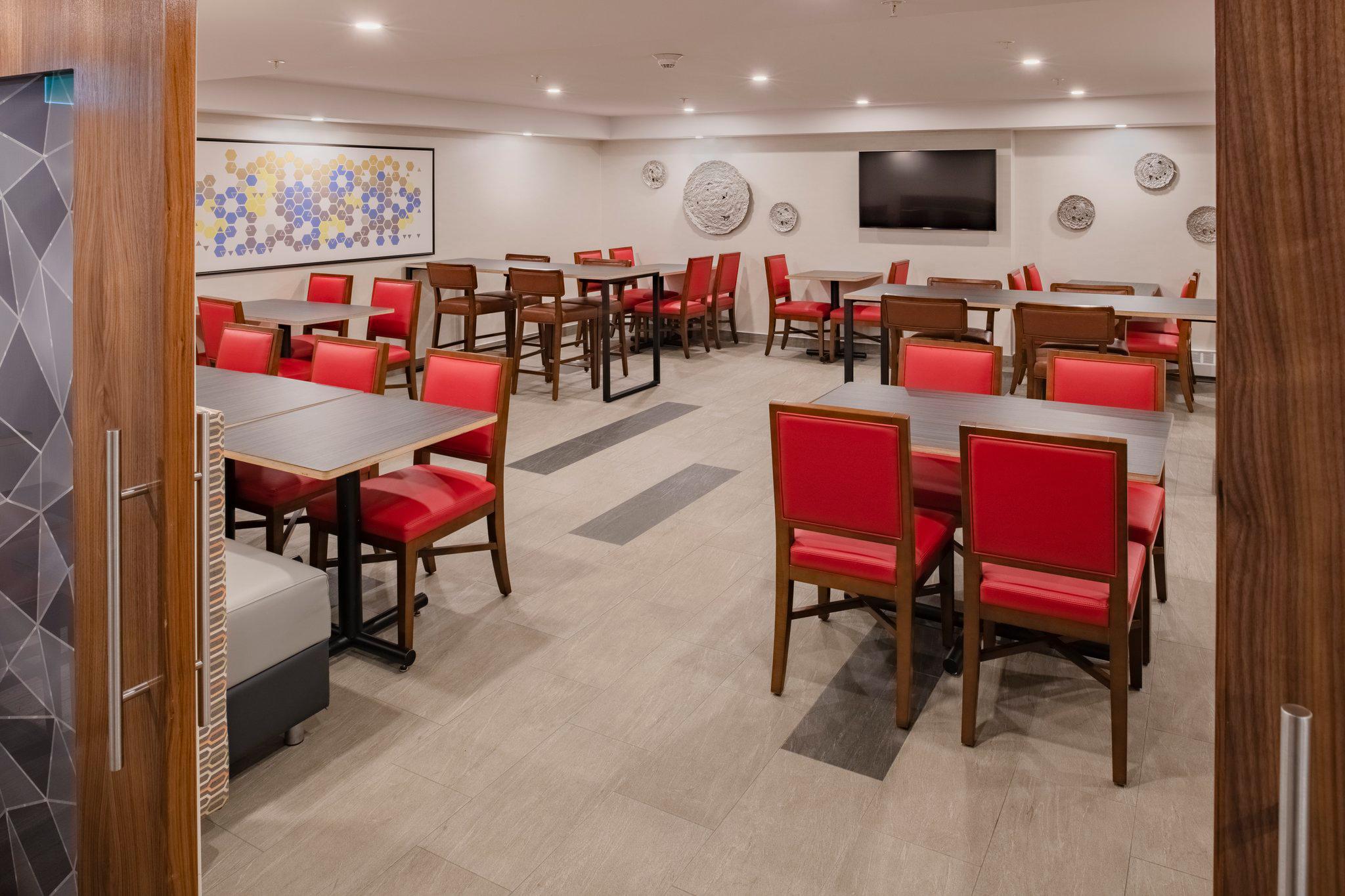 Images Holiday Inn Express & Suites Halifax - Bedford, an IHG Hotel