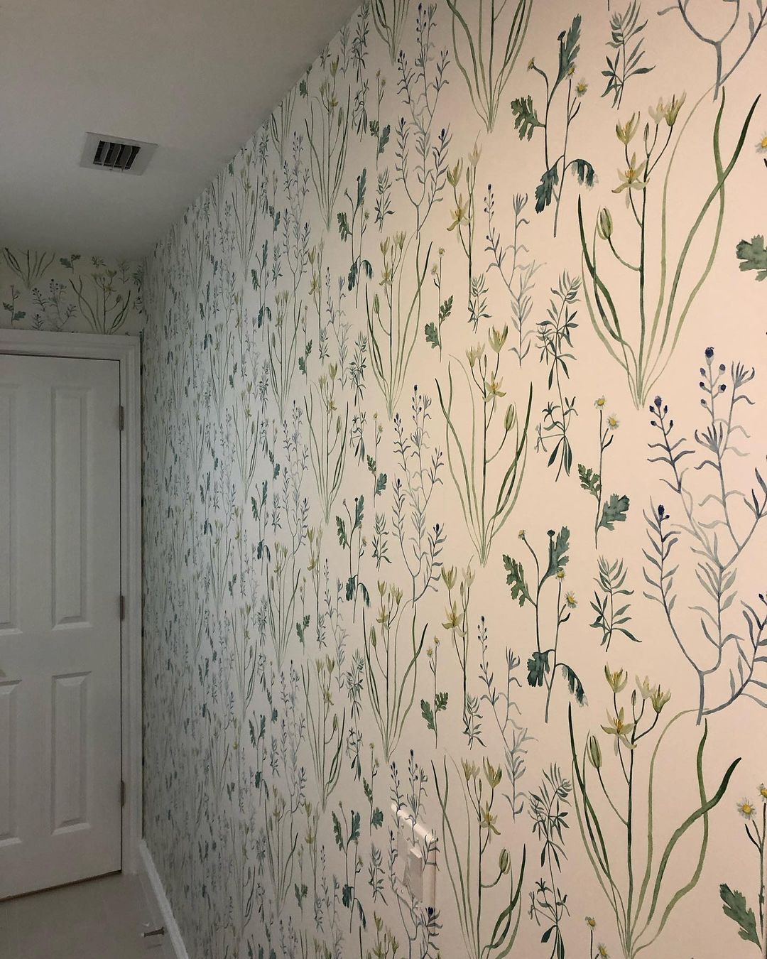 Luxury wallpaper installation in Jupiter, Florida by Precise Wallpaper Installation.