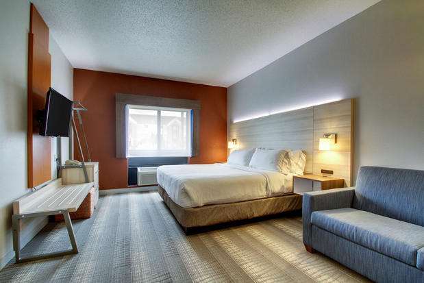 Images Holiday Inn Express Milwaukee N-Brown Deer/Mequon, an IHG Hotel
