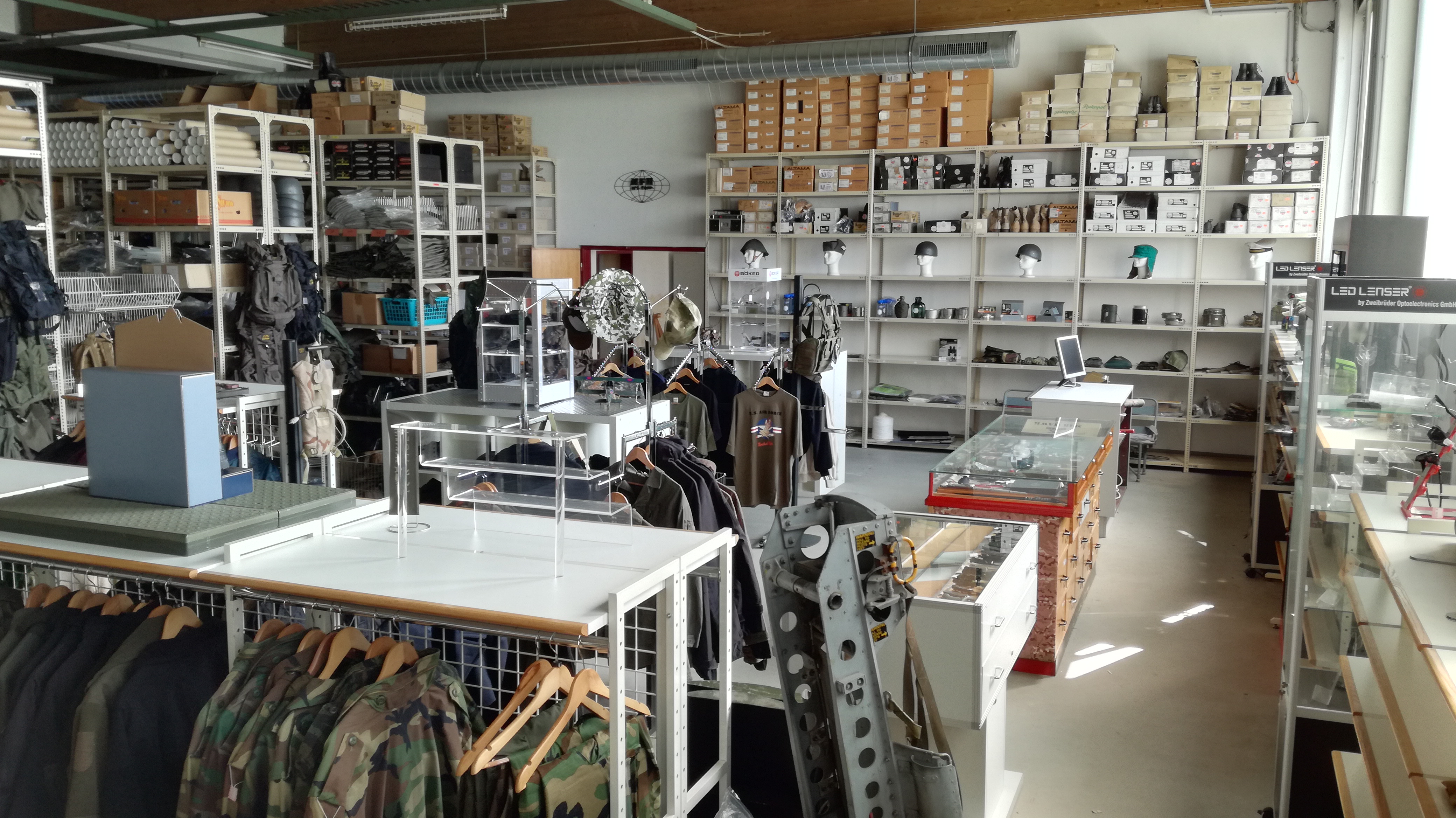 ARMY-WAREHOUSE GmbH - Shop & Zentrale, Tavernstraße 32 in Wolfern