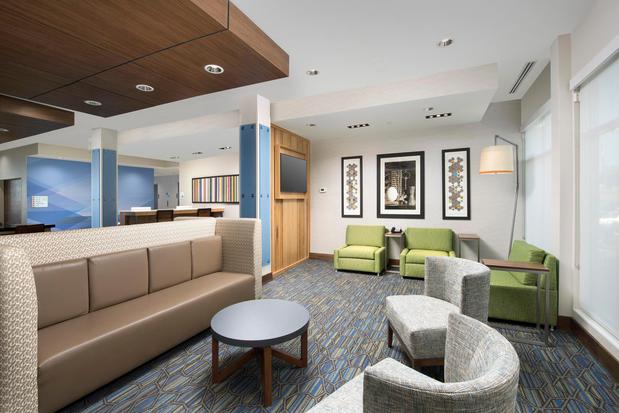Images Holiday Inn Express & Suites San Antonio North - Windcrest by IHG