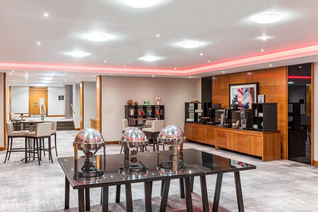 Images Radisson RED Hotel London Heathrow