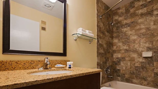 Images Best Western Plus Windjammer Inn & Conference Center