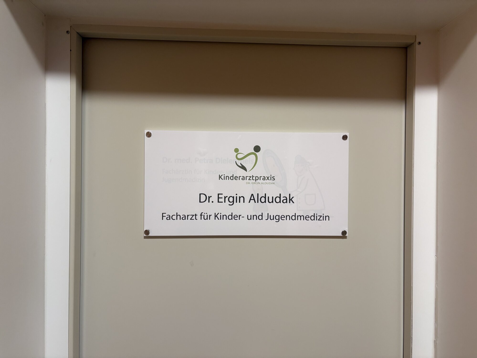 Kinderarztpraxis Dr. Ergin Aldudak, Frankfurter Straße 100 in Hennef (Sieg)