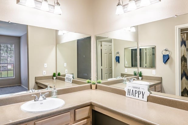 Images Champion Lake Apartment Homes