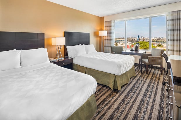 Images Holiday Inn Port of Miami-Downtown by IHG