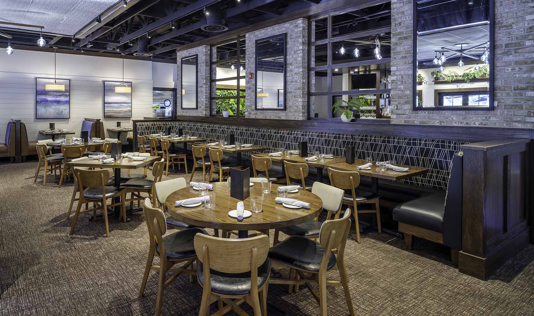 Dining Room at Burtons Grill in Mt. Pleasant, SC 