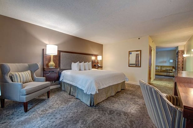 Images Hampton Inn & Suites Rockville Centre