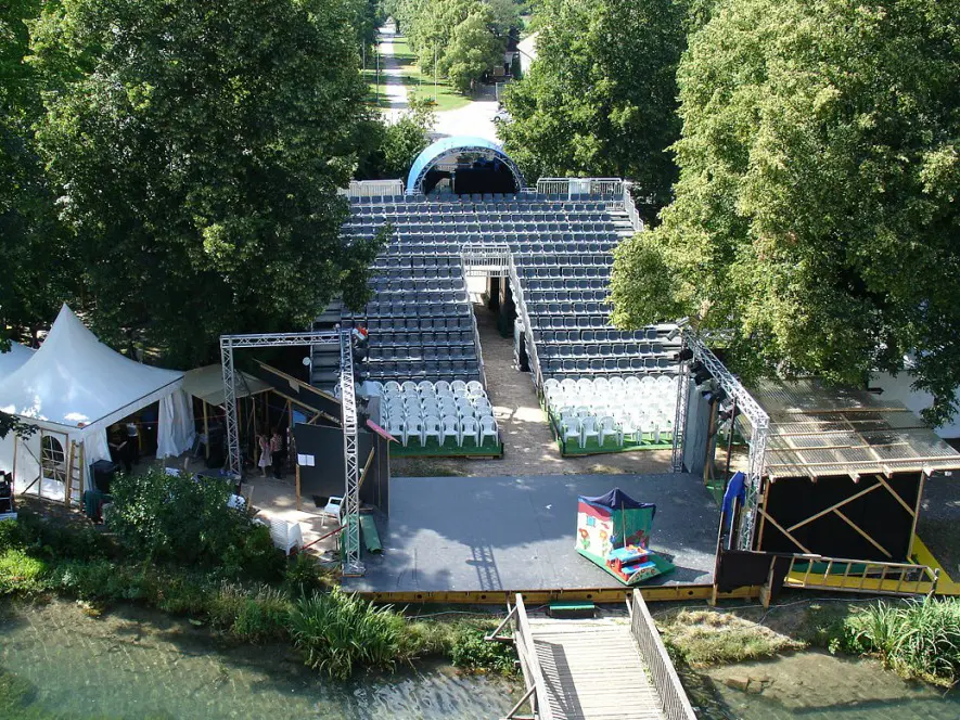 Bild 4 von Blitztribüne