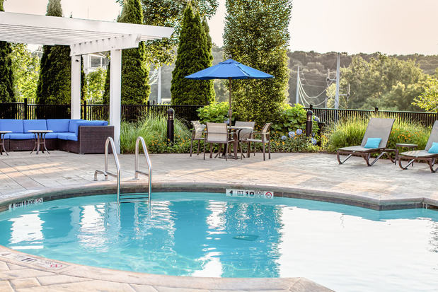 Images White Oaks at Wilton Apartments