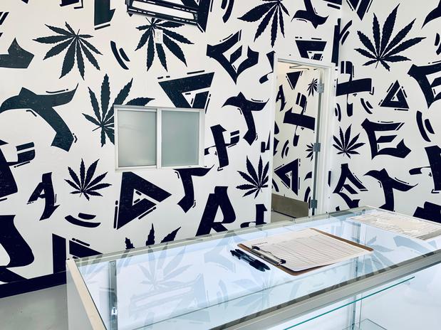 Images Extrax Palm Springs Cannabis Dispensary and Delivery