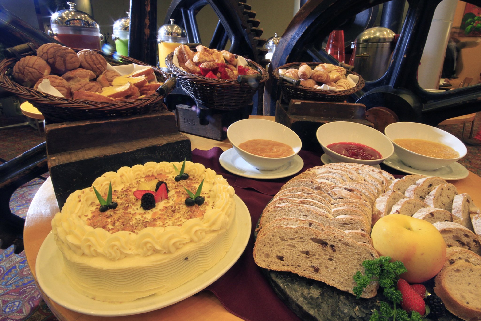 Images Holiday Inn Monterrey-Parque Fundidora by IHG