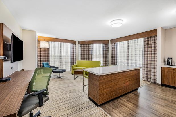Images Holiday Inn Express & Suites Lincoln Downtown by IHG