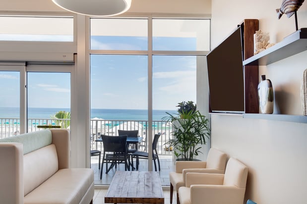 Images Holiday Inn Express & Suites Panama City Beach - Beachfront by IHG