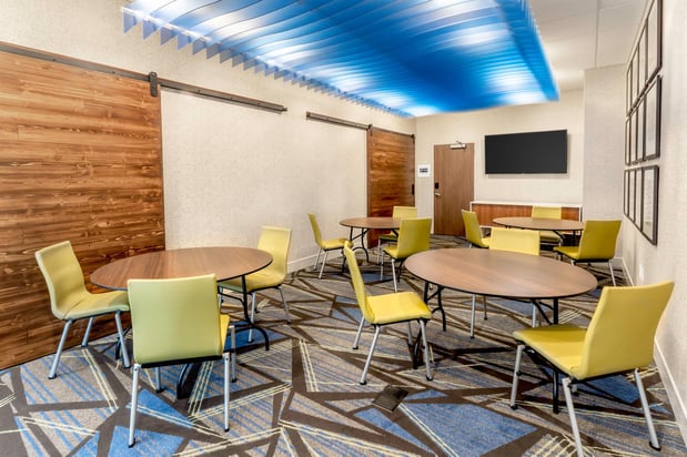 Images Holiday Inn Express & Suites Milwaukee – West Allis by IHG