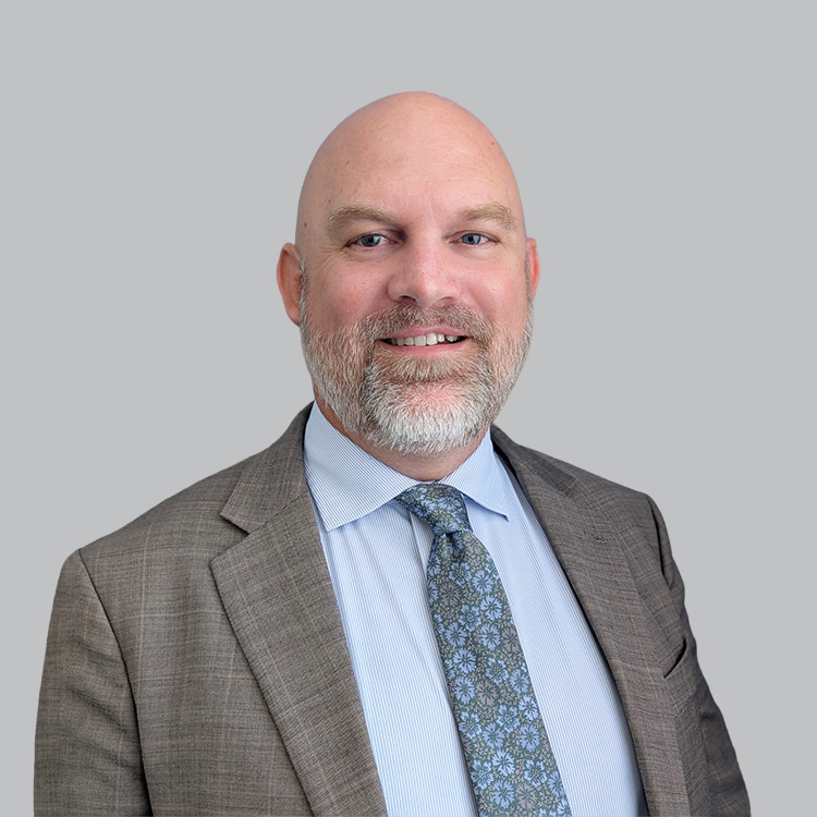 Headshot of Shane Irvine, a wealth advisor at Chase