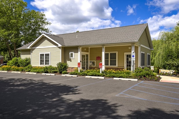 Images Country Manor Apartments