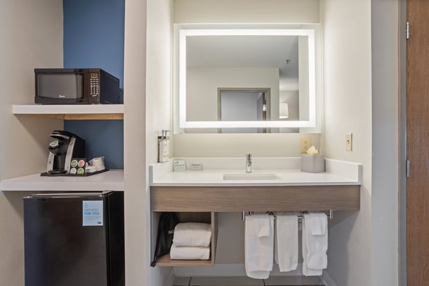 Images Holiday Inn Express & Suites Torrington by IHG