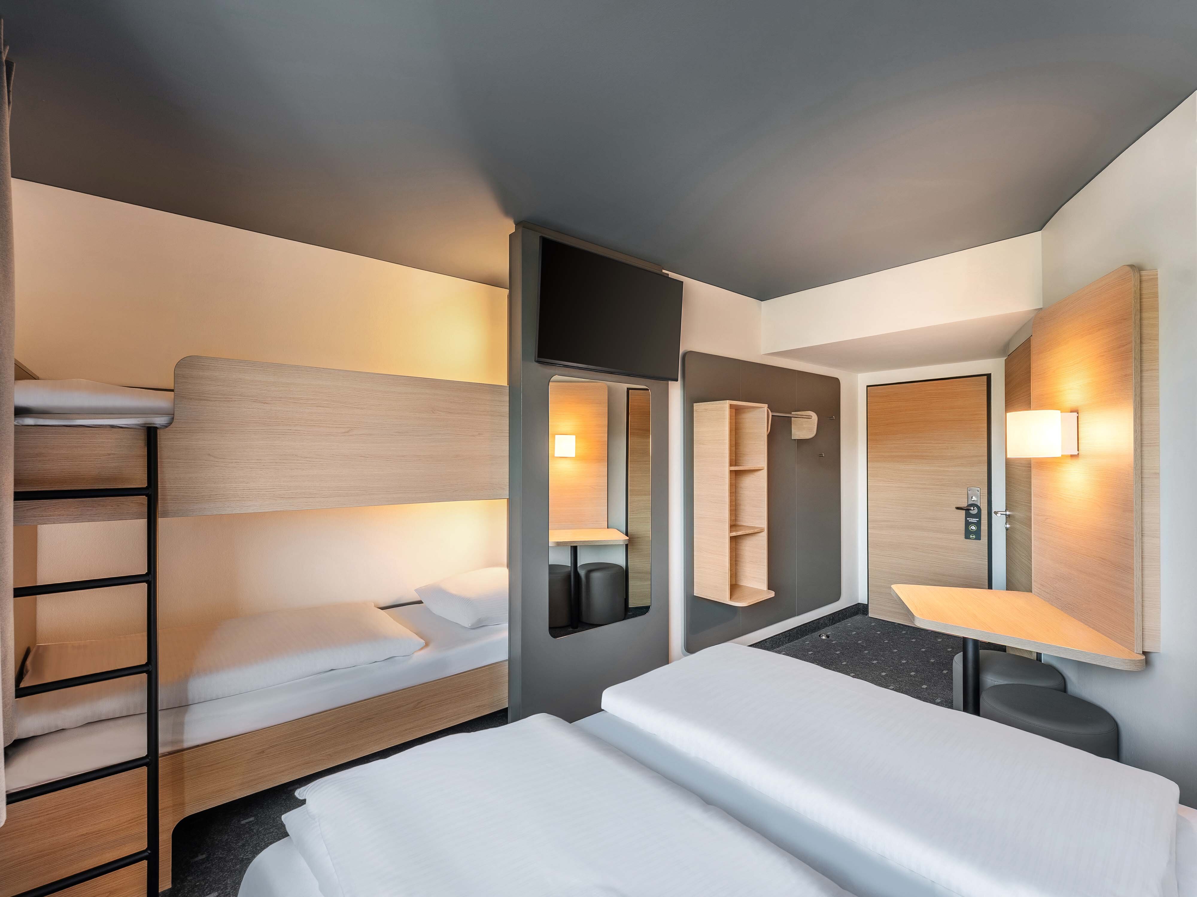 B&B HOTEL Freiburg-Süd, Munzinger Straße 1b in Freiburg