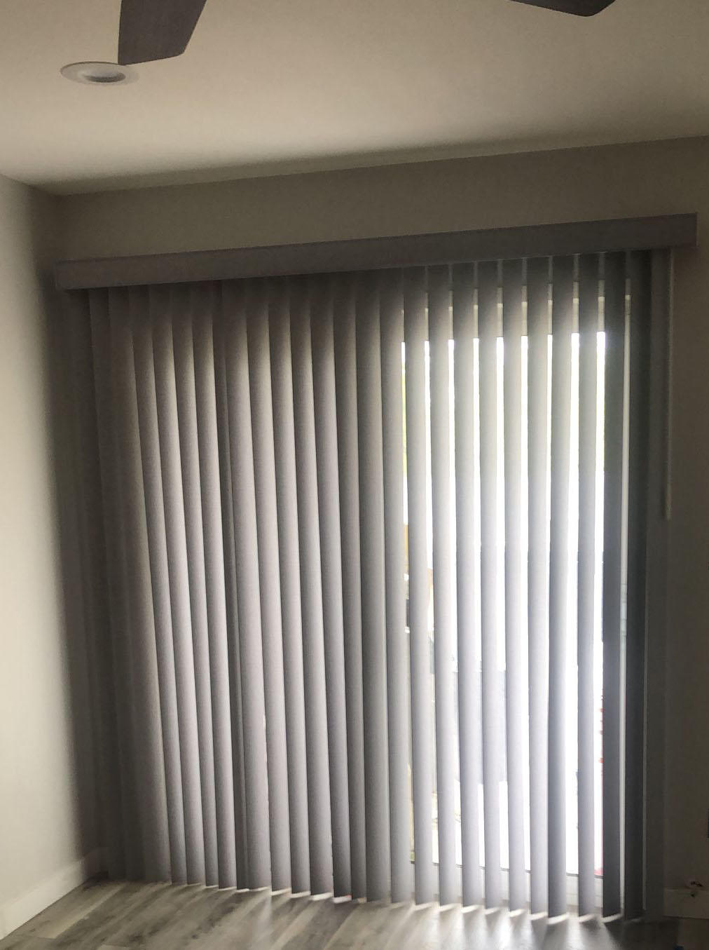 Choose from several operation options for your custom vertical blinds, including wand tilt, right draw, left draw, and split draw for convenience and personalized view control.