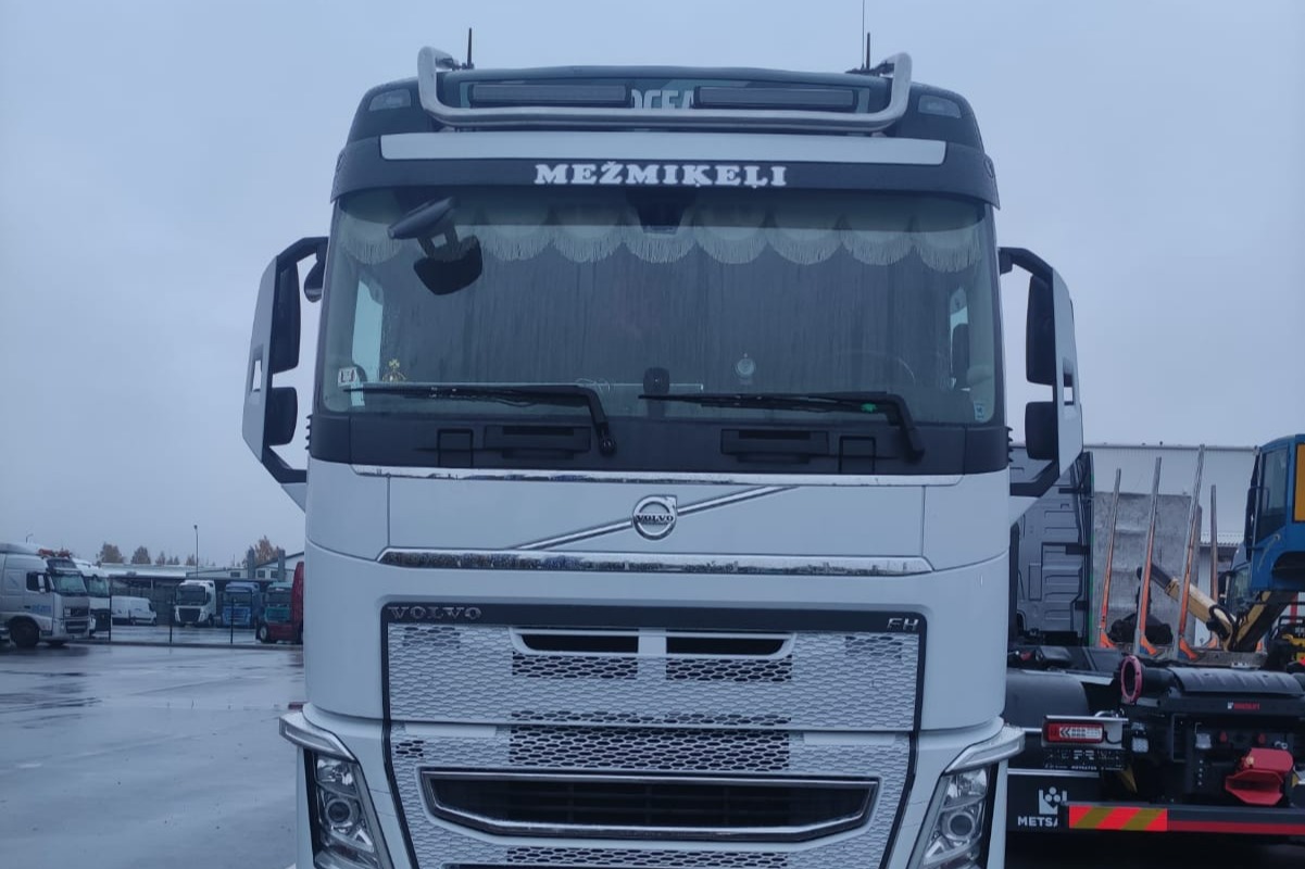 SIA Mežmiķeļi, veic dažādu kokmateriālu, tostarp malkas, papīrmalkas un zāģbaļķu, iepirkšanu krautuvē, nodrošinot klientiem izdevīgus nosacījumus.