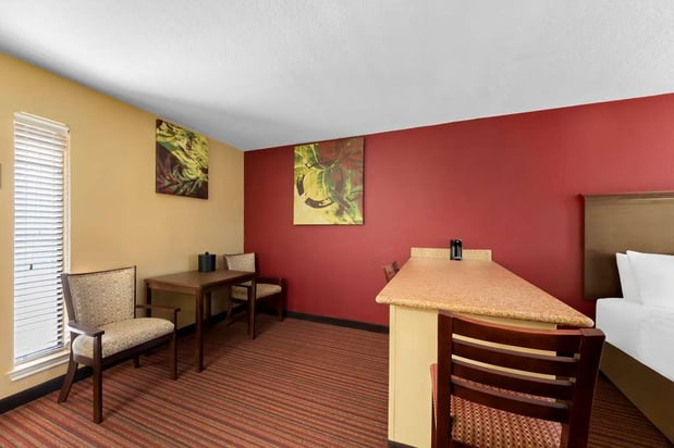 Images SureStay Plus by Best Western San Antonio Fiesta Inn