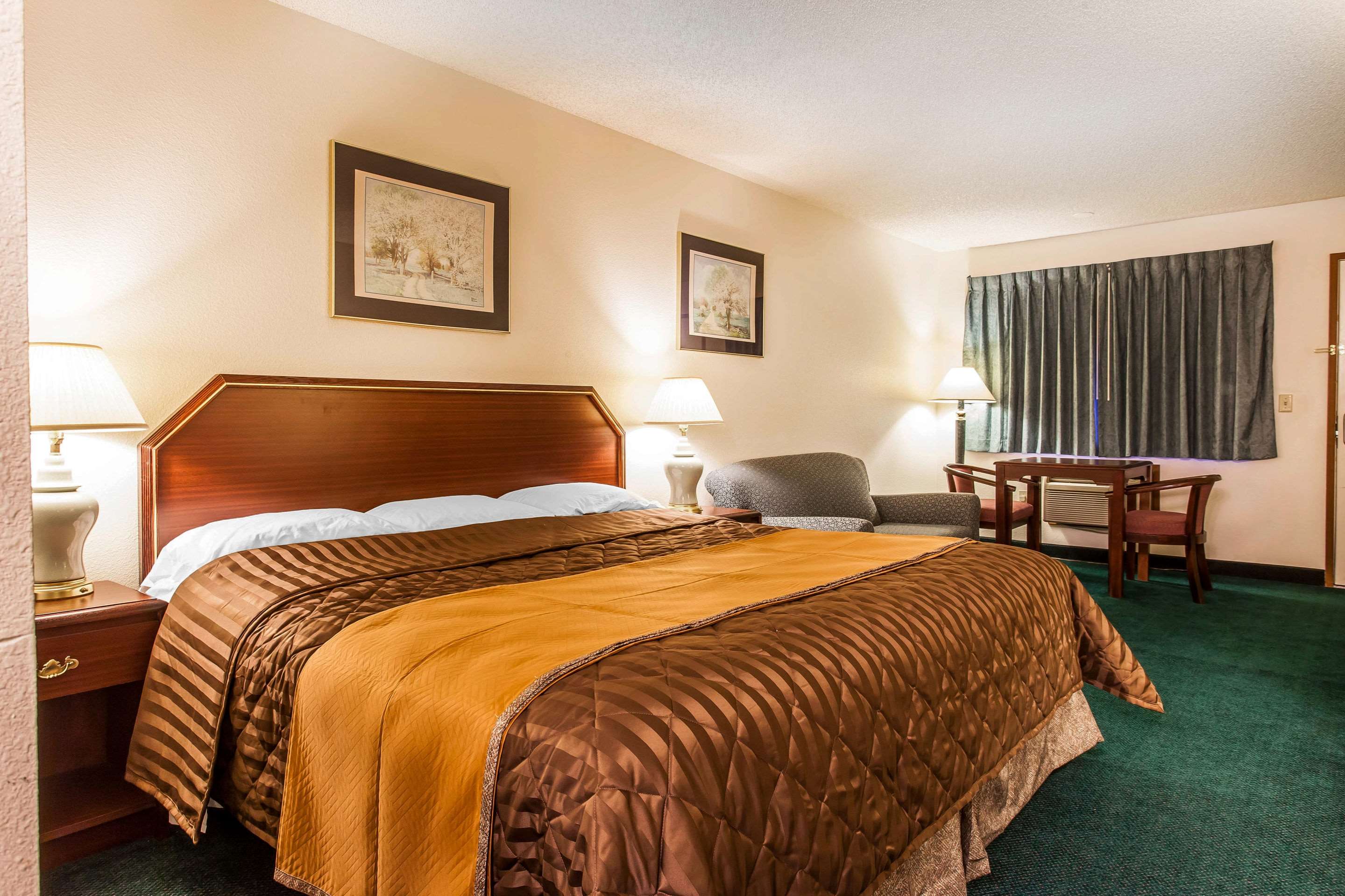 Guest room with king bed