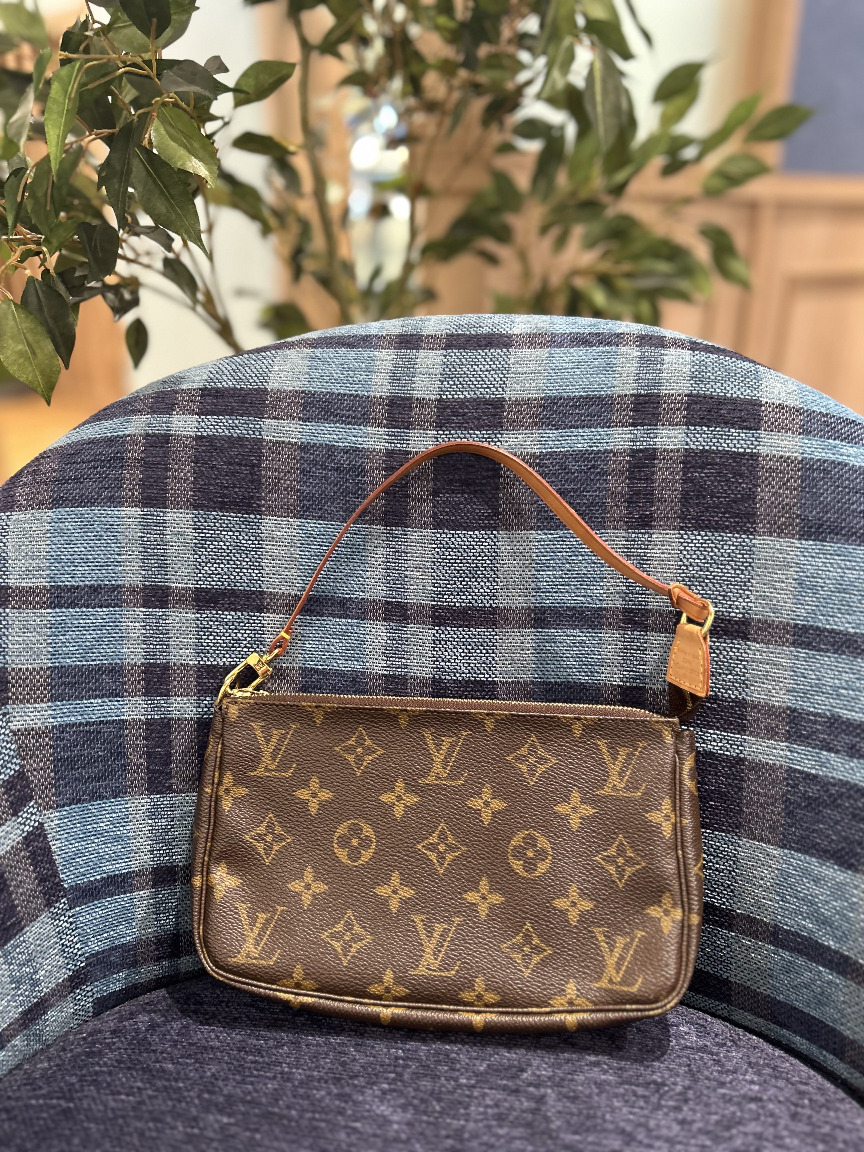 Images KOMEHYO（コメ兵）買取センター南森町