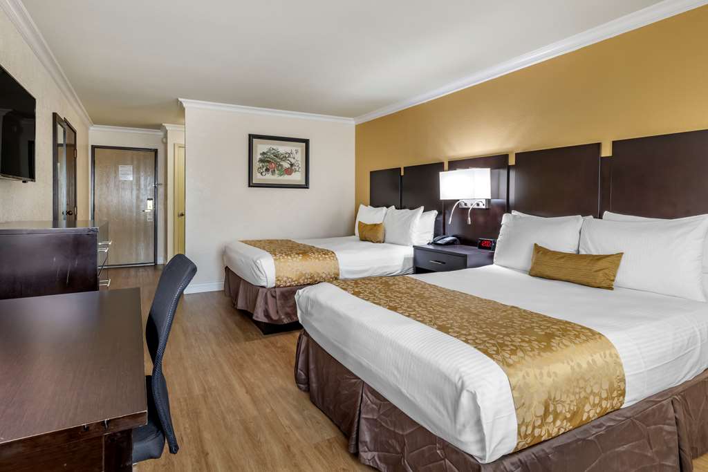 Room with Two Queen Beds Best Western Plus South Bay Hotel Lawndale (310)973-0998