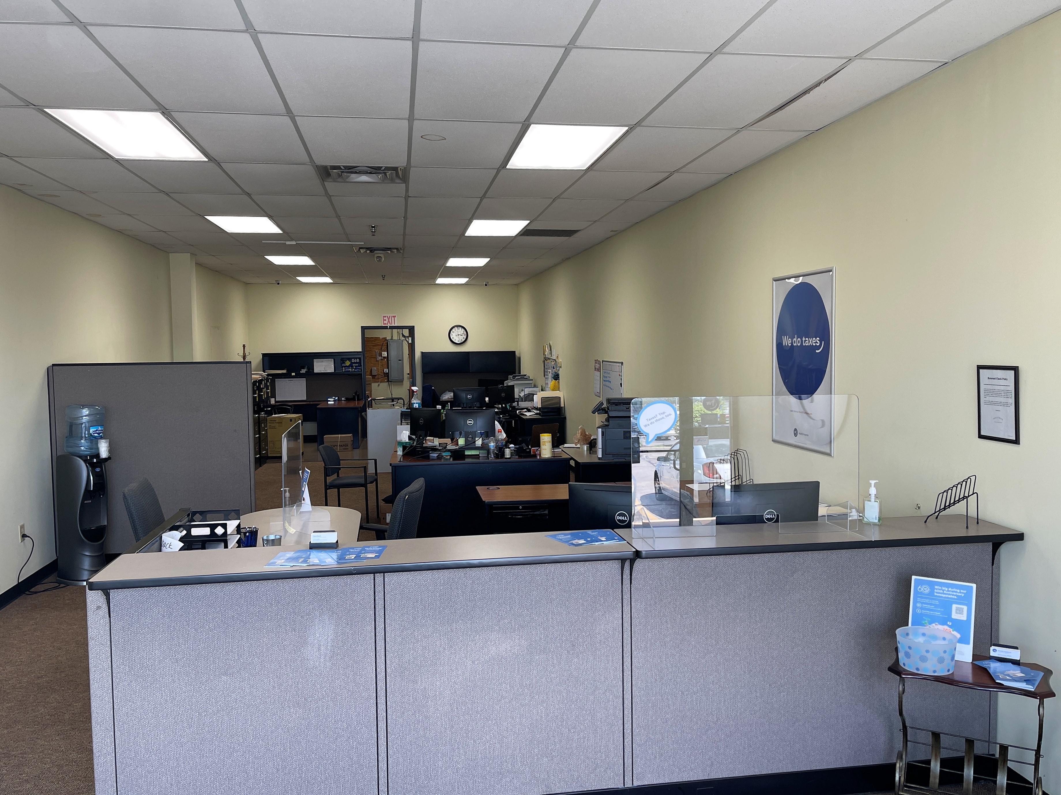 Inside of Branch World Finance Indianapolis (317)257-5703