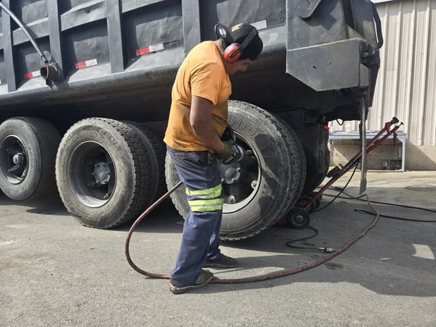 Images CB Truck Tire Service Inc