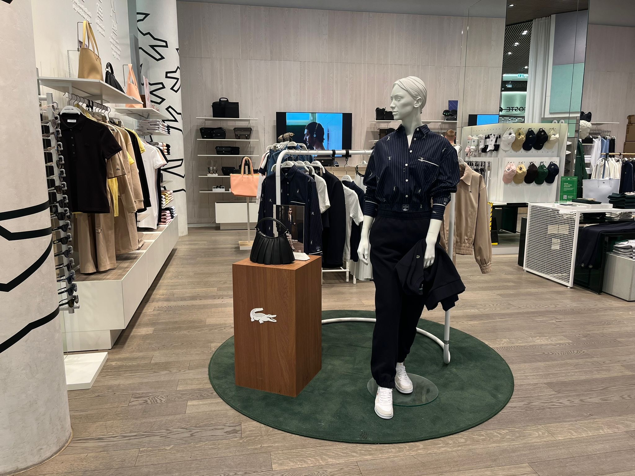 Lacoste Berlin, Mall of Berlin, Leipzigerplatz 12 in Berlin