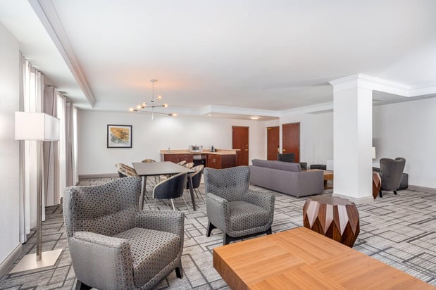 Images Holiday Inn Lafayette-City Centre by IHG