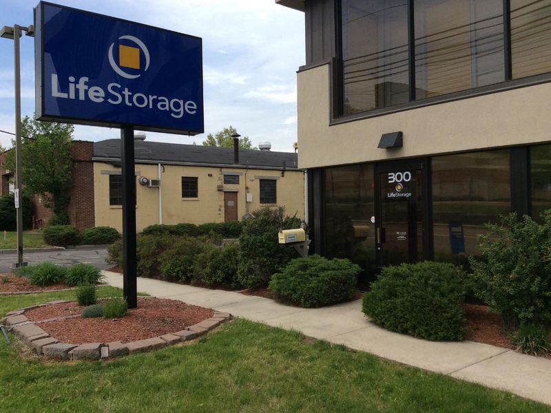 Images Life Storage - Clifton