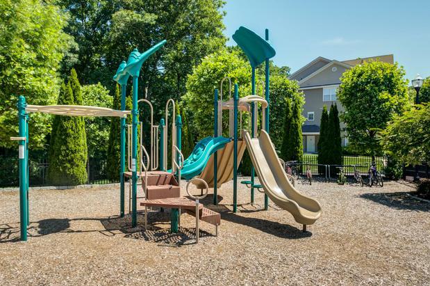 Images White Oaks at Wilton Apartments