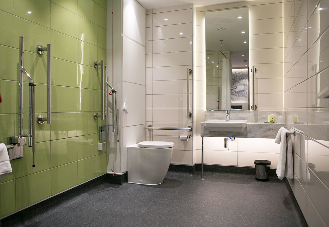 hub by Premier Inn accessible wetroom hub by Premier Inn Edinburgh Royal Mile hotel Edinburgh 01312 026671
