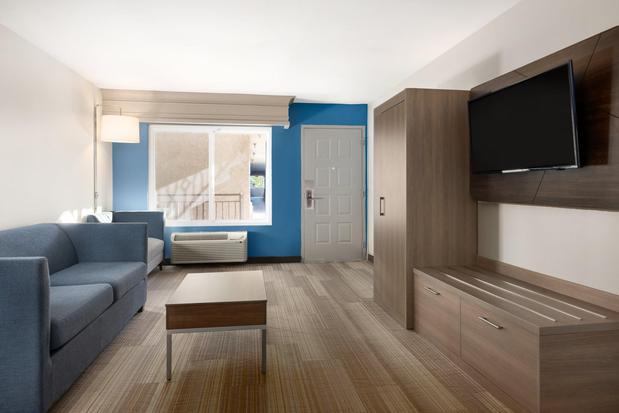 Images Holiday Inn Express Simi Valley by IHG